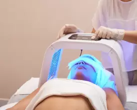 Rejuvenecimiento Facial con Luces LED